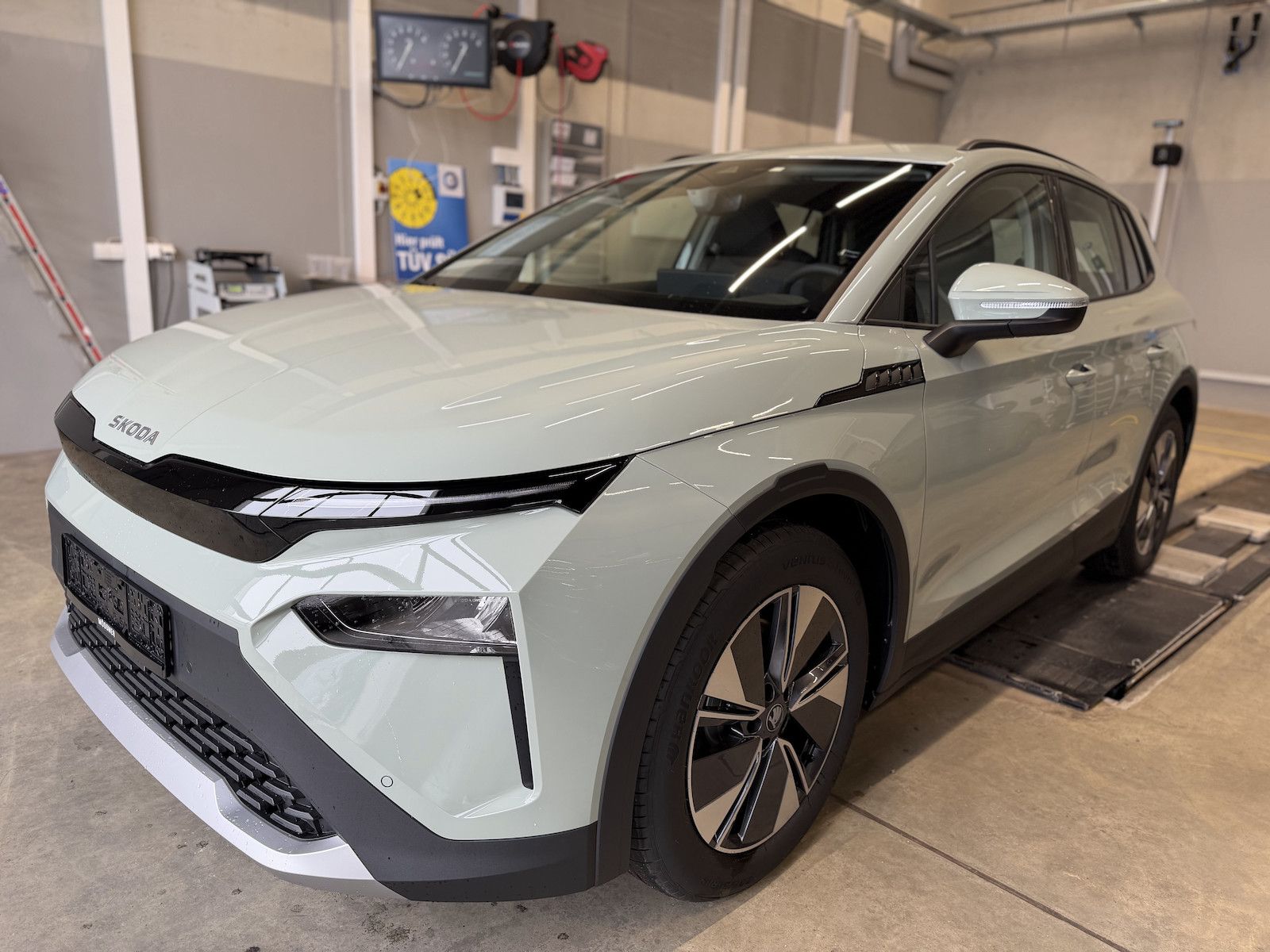 Skoda Elroq 50 Studio AHK Navi 19´´ Alu 4J.Garantie